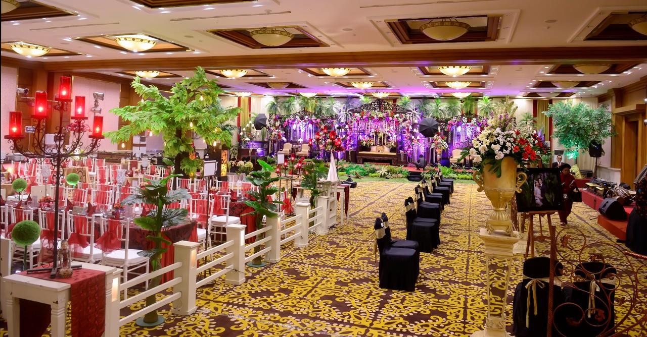 Patra Semarang Hotel & Convention Buitenkant foto