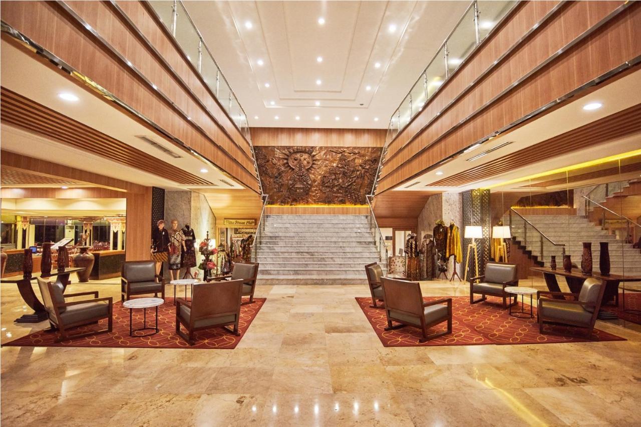 Patra Semarang Hotel & Convention Buitenkant foto